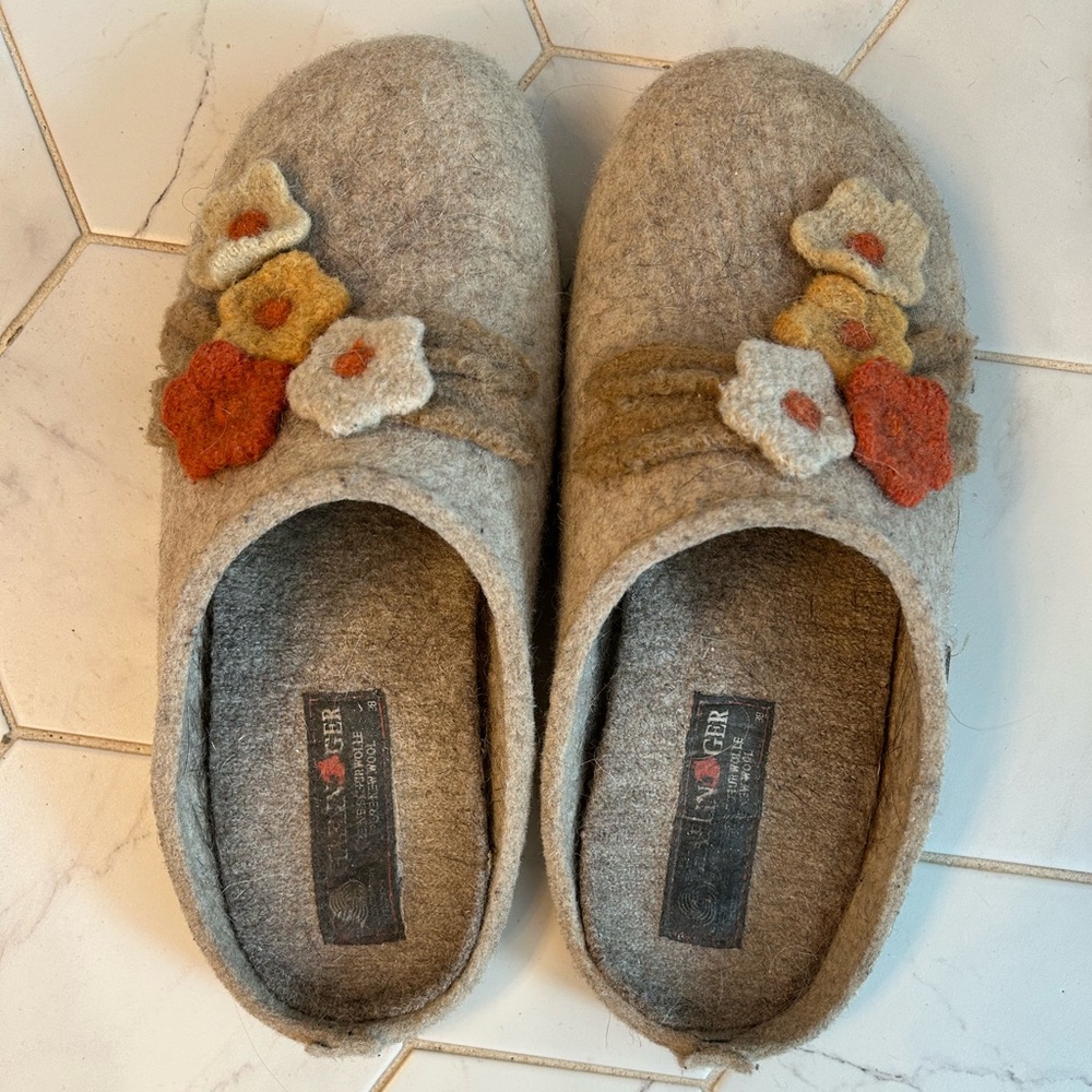 Hilfinger slippers size 38